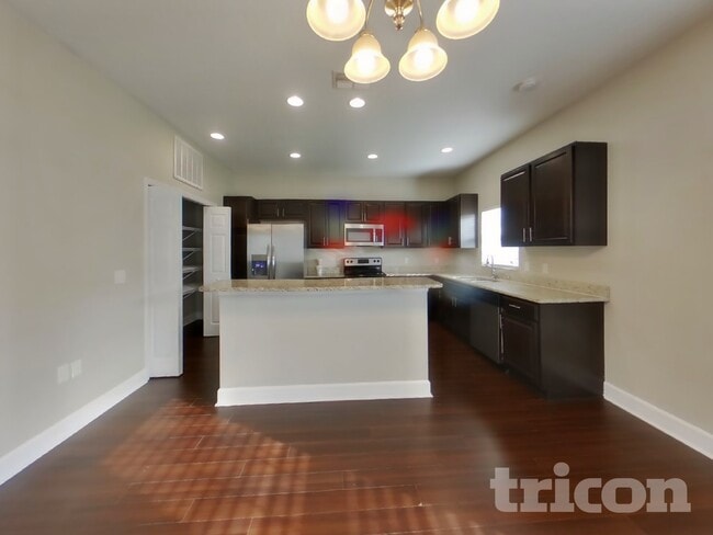 Foto del edificio - 2304 Whitley Ln