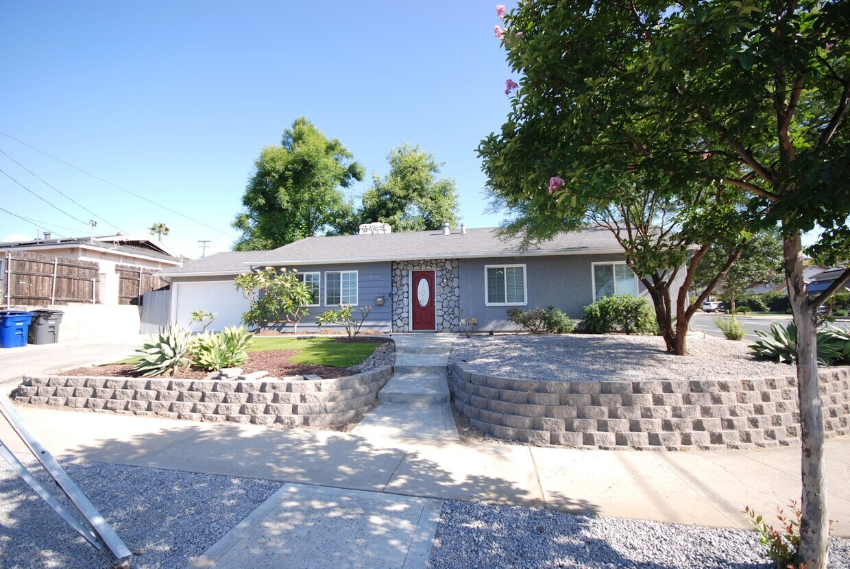 Primary Photo - 1682 Jasmine St
