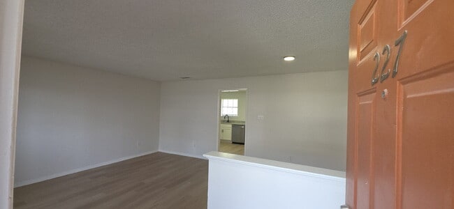 Building Photo - Beautifully remodeled first-floor condo with 2 bed & 2 bath