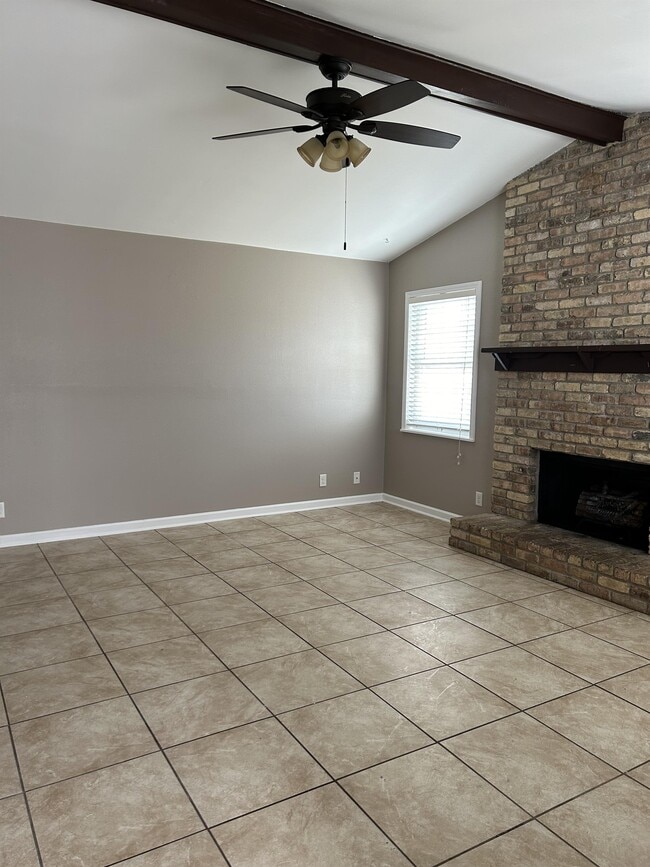 Building Photo - 300 Woodale Dr