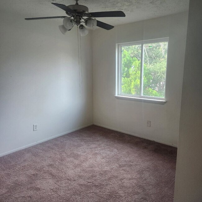 Foto del edificio - 8502 Riverside Walk Ln