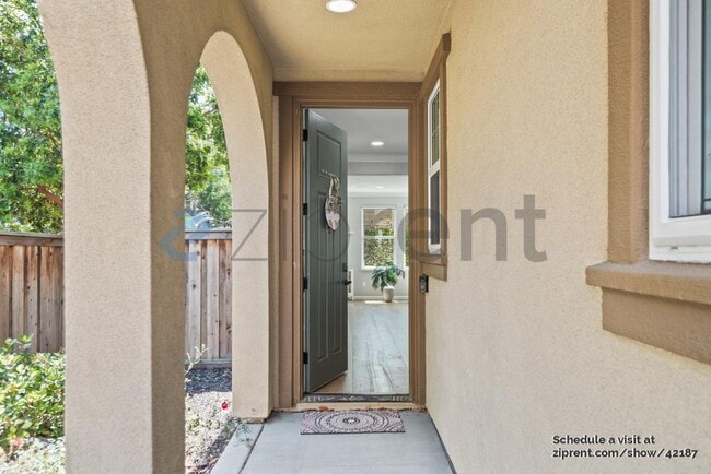 Building Photo - 6899 Alamilla Dr