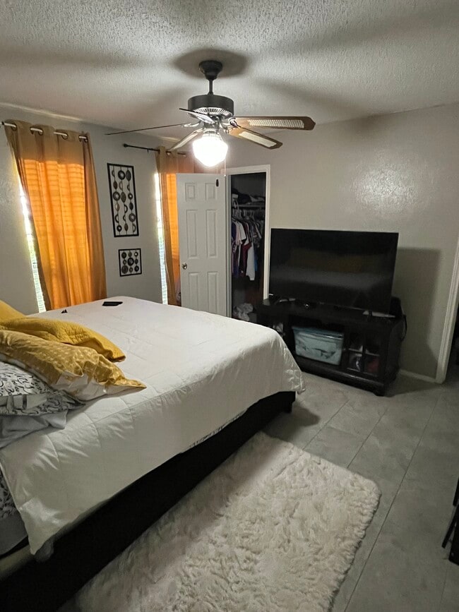 Building Photo - 801 Cactus Dr