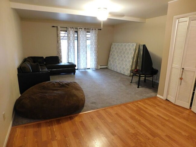 Foto del edificio - 2 Bed 1.5 Bath Townhome!
