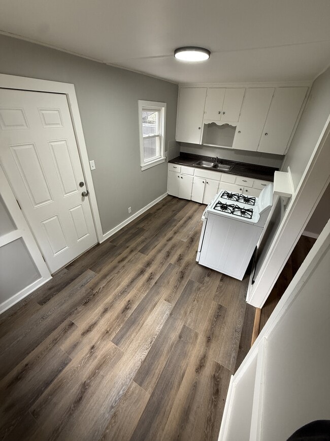 Building Photo - 1800 W Webster St