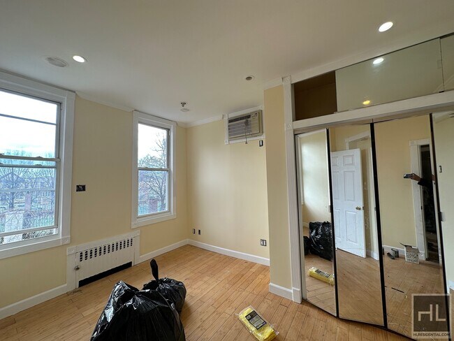 Building Photo - 125 STREET