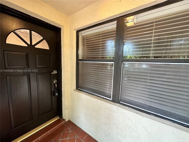 Foto del edificio - 1607 NE 105th St