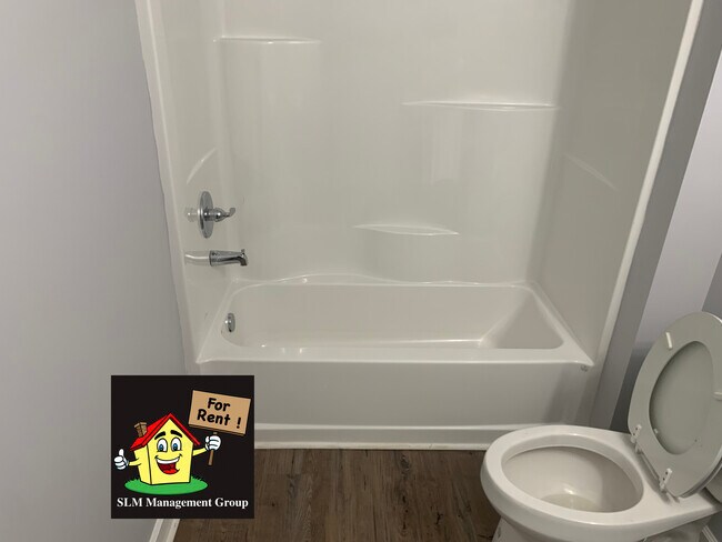 Baño nuevo 1 de 2 - 206 Page St