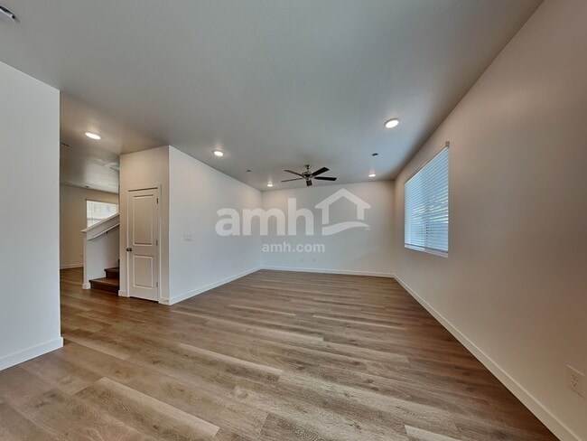 Building Photo - 9740 W Parkway Dr
