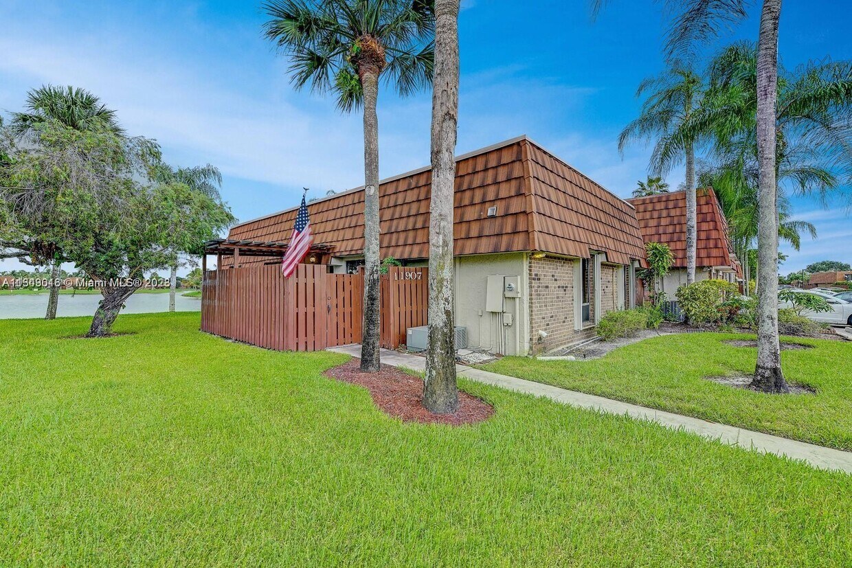 11907 SW 13th Ct, Davie, FL 33325 Townhouse for Rent in Davie, FL