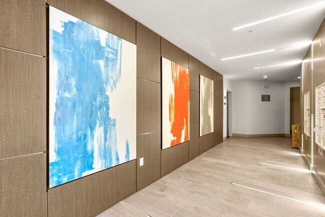Foto del edificio - Spacious, modern 1BR + Den + 2BA in Adams ...