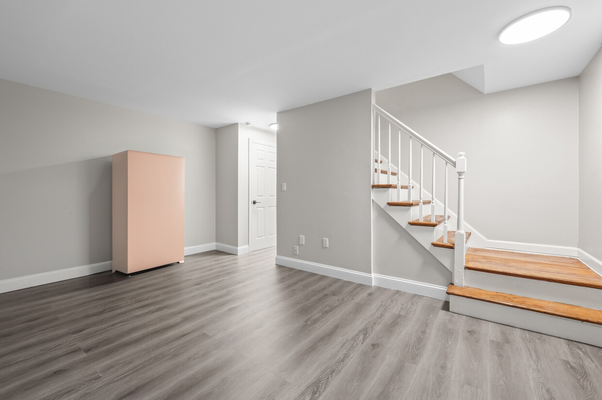 Building Photo - 50 Church St