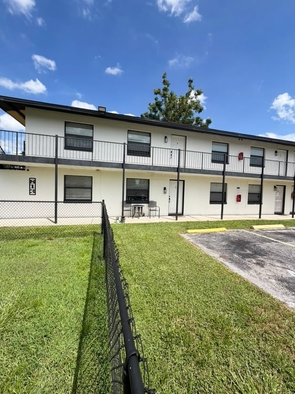 Foto del edificio - 813 W Jefferson St