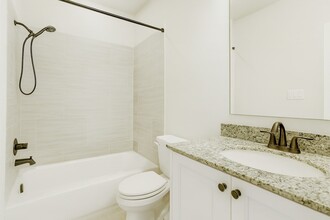 Building Photo - 1418 Du Barry Ln