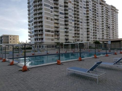 Building Photo - 18021 Biscayne Blvd