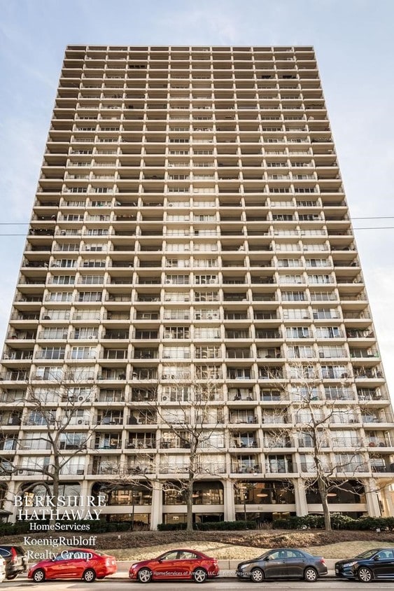 Primary Photo - 1960 N Lincoln Park West