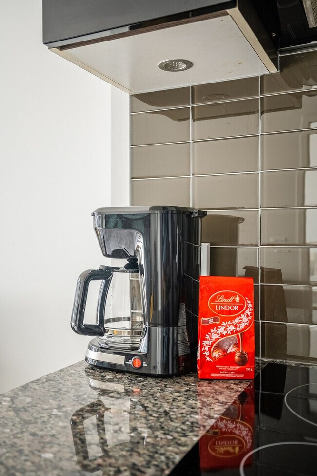 Building Photo - 130 Eglinton Ave E