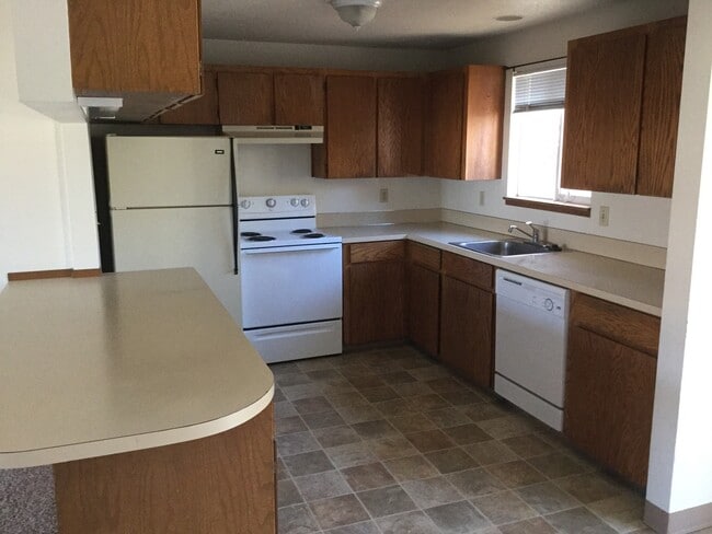 Foto del edificio - NE 3 Bdrm House, 2 Bath, New Carpet & Pain...