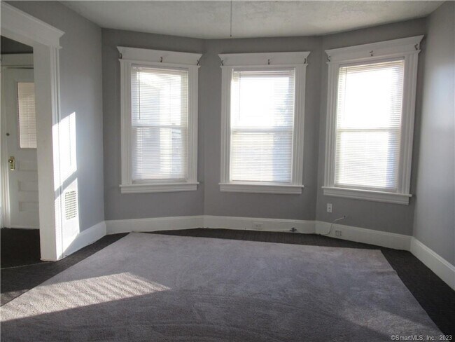 Building Photo - 168 Booth St