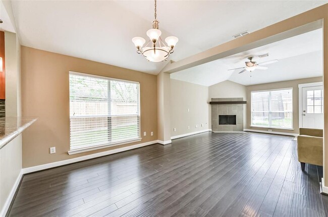 Building Photo - 21011 Sun Haven Dr
