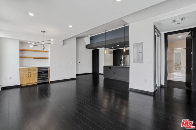 Foto del edificio - 655S S Hope St
