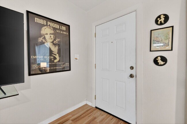 Foto del edificio - Island Living Made Easy — Remodeled 2BR Home, Fully Fenced Yard Near Downtown St. Pete