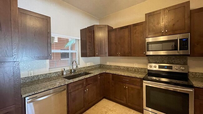 Building Photo - 1640 Presidential Way