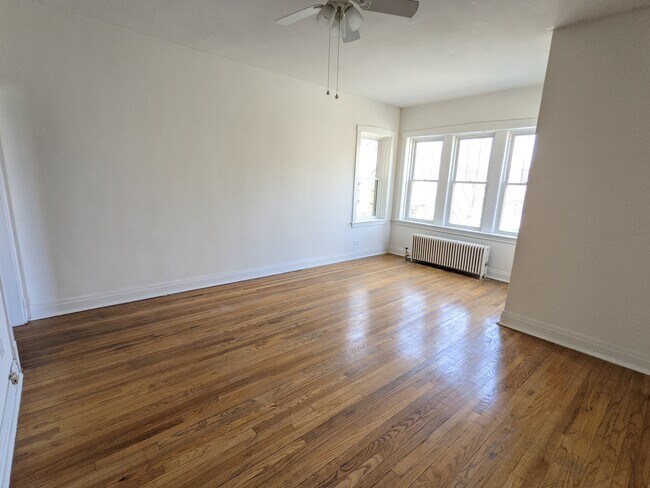 Building Photo - 6815 N Overhill Ave