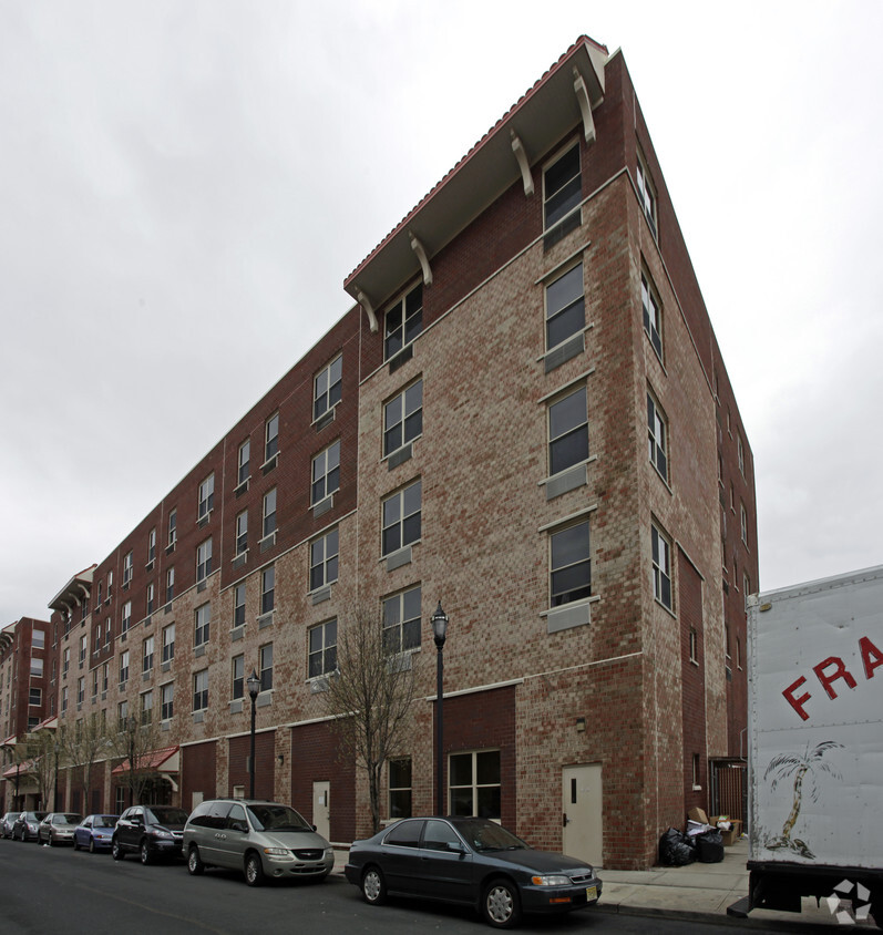 Building Photo - 6001-6017 Fillmore Pl