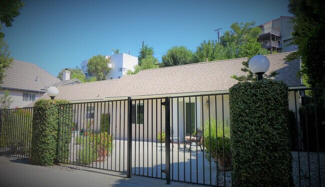 Foto del edificio - 5140 Alhama Dr