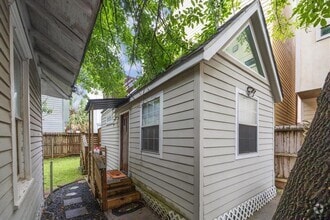 Building Photo - 914 Snover St