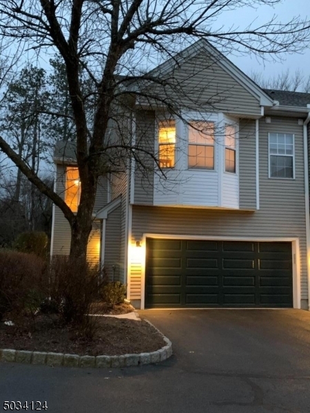 Primary Photo - 31 Teal Ln