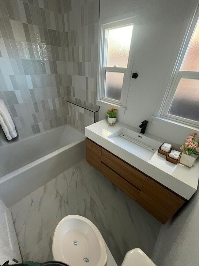 Building Photo - Magnolia at Long Beach