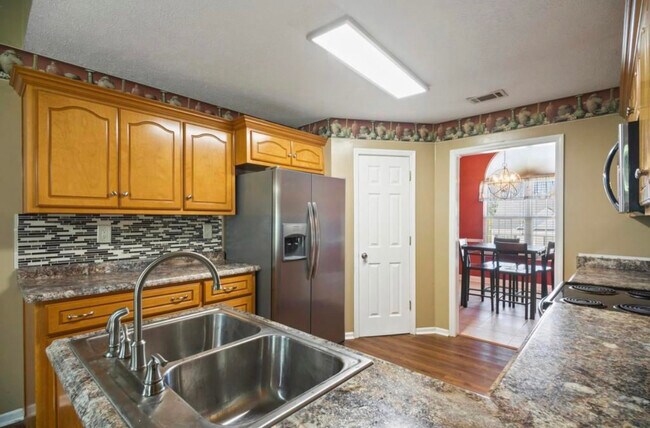 Building Photo - 251 Swallow Lake Dr