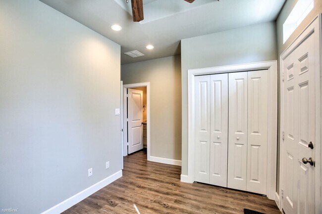 Foto del edificio - 3 br, 1 bath House - 1305 4th St