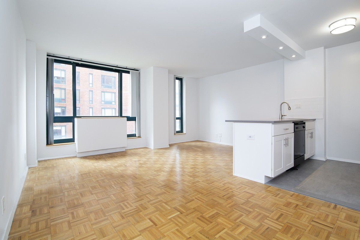 Primary Photo - 1 Irving Pl