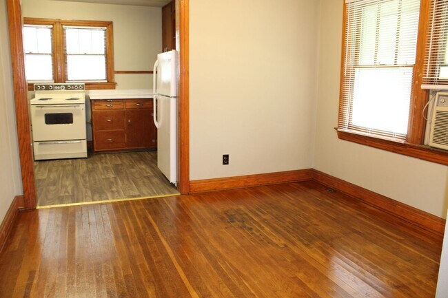 Building Photo - Fenced yard in heart of Decatur!