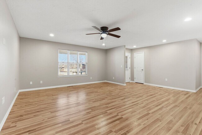 Foto del edificio - Updated home on large lot with GREAT SHOP!