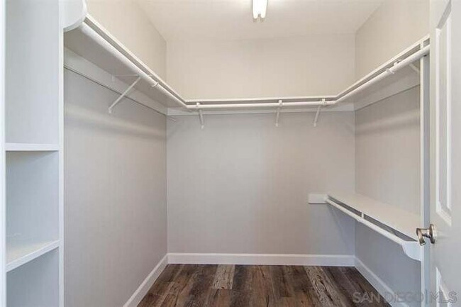 Foto del edificio - 375 East Moss Street