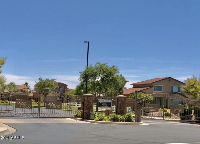 Building Photo - 884 E La Costa Pl