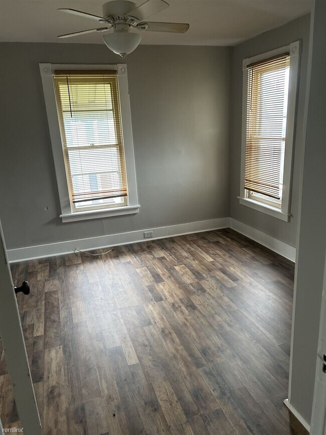 Building Photo - 3 br, 1.5 bath Duplex - 405 Church Street
