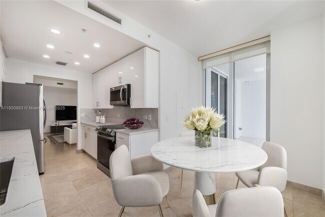 Foto del edificio - 801 Brickell Key Blvd