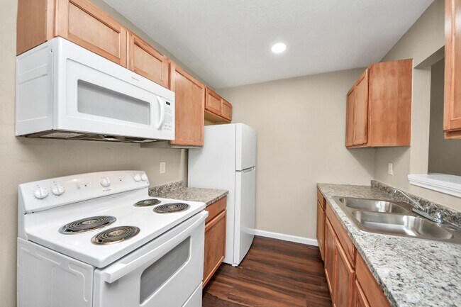 Foto del edificio - 17109 River Rd