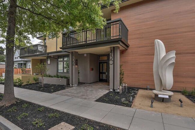 Foto del edificio - 436 Forest Ave