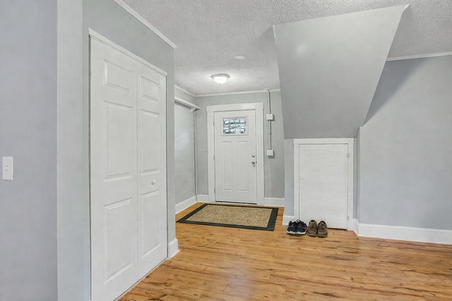 Building Photo - 1927 Monroe St