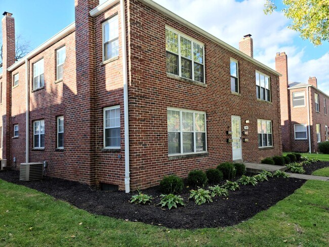 Side View of 799 Kenwick Rd - 799 Kenwick Rd