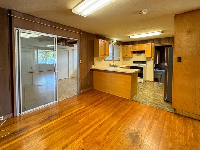 Building Photo - Single-Family Home in Kaimuki, 3 Bedrooms,...