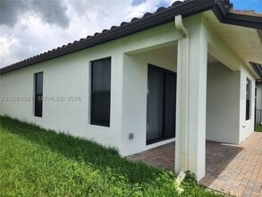 Building Photo - 5590 Carrera 5590