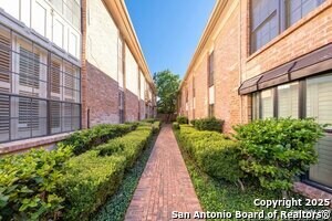 Foto del edificio - 7815 Broadway St