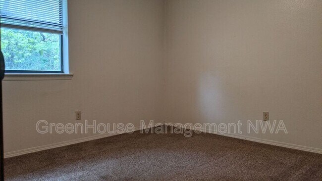 Building Photo - 1010 SE Benton St